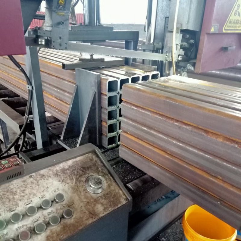 Q235B方钢管是采用国标技术制造加工的